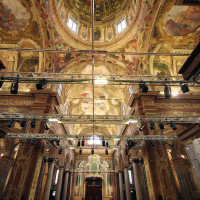 L’interno riccamente decorato della chiesa di San Vincenzo, trasformata in auditorium
