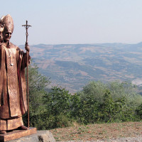 Statua commemorativa della visita di Giovanni Paolo II