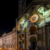 Palazzo vescovile e Duomo durante una proiezione