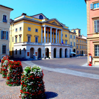 Il teatro e piazza Sant'Antonino - foto Lunini